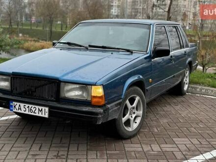 Синий Вольво 740, объемом двигателя 2.32 л и пробегом 384 тыс. км за 1500 $, фото 1 на Automoto.ua