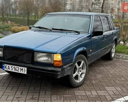 Синий Вольво 740, объемом двигателя 2.32 л и пробегом 384 тыс. км за 1500 $, фото 1 на Automoto.ua