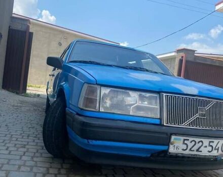 Синий Вольво 740, объемом двигателя 2.4 л и пробегом 300 тыс. км за 1200 $, фото 1 на Automoto.ua