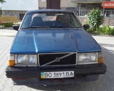 Синий Вольво 740, объемом двигателя 2.38 л и пробегом 300 тыс. км за 1550 $, фото 1 на Automoto.ua