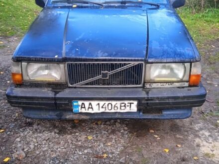 Синій Вольво 740, об'ємом двигуна 2 л та пробігом 345 тис. км за 700 $, фото 1 на Automoto.ua