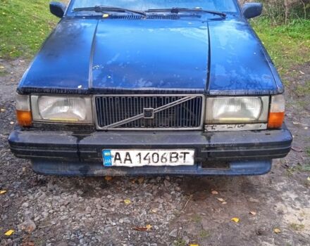 Синий Вольво 740, объемом двигателя 2 л и пробегом 345 тыс. км за 700 $, фото 1 на Automoto.ua