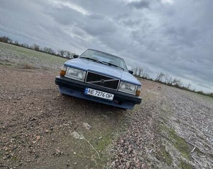 Синий Вольво 740, объемом двигателя 2 л и пробегом 350 тыс. км за 1350 $, фото 1 на Automoto.ua