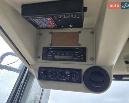 Белый Вольво 7700, объемом двигателя 9.37 л и пробегом 500 тыс. км за 17900 $, фото 12 на Automoto.ua