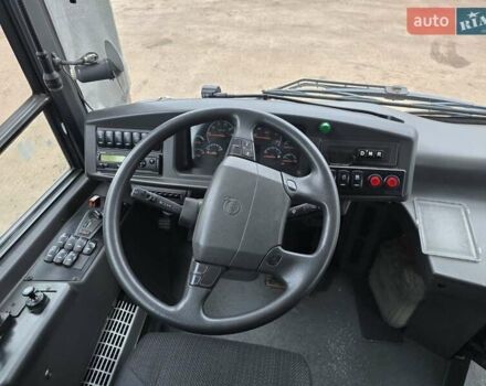 Белый Вольво 7700, объемом двигателя 9.37 л и пробегом 500 тыс. км за 17900 $, фото 7 на Automoto.ua