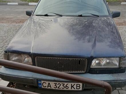 Синий Вольво 850, объемом двигателя 2 л и пробегом 375 тыс. км за 1400 $, фото 1 на Automoto.ua