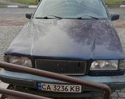 Синий Вольво 850, объемом двигателя 2 л и пробегом 375 тыс. км за 1400 $, фото 1 на Automoto.ua