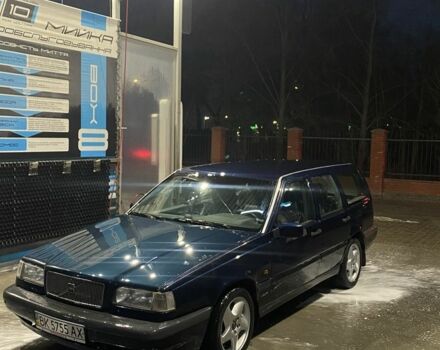 Синий Вольво 850, объемом двигателя 2 л и пробегом 300 тыс. км за 1800 $, фото 1 на Automoto.ua