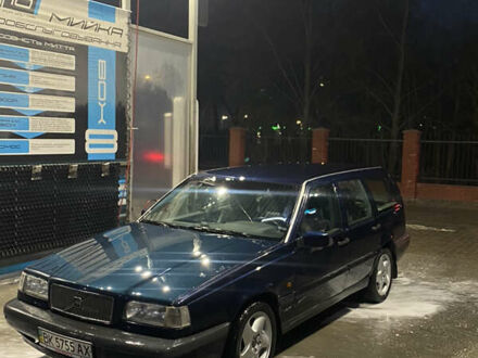 Синий Вольво 850, объемом двигателя 2.3 л и пробегом 250 тыс. км за 1400 $, фото 1 на Automoto.ua