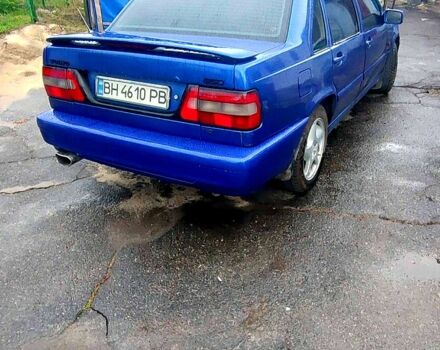 Синий Вольво 850, объемом двигателя 2.3 л и пробегом 300 тыс. км за 2900 $, фото 1 на Automoto.ua