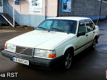 Білий Вольво 940, об'ємом двигуна 2 л та пробігом 245 тис. км за 2100 $, фото 1 на Automoto.ua