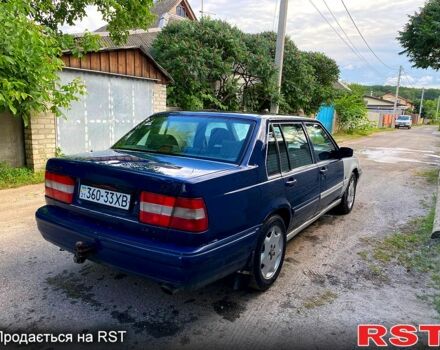 Синий Вольво 960, объемом двигателя 3 л и пробегом 300 тыс. км за 2100 $, фото 1 на Automoto.ua