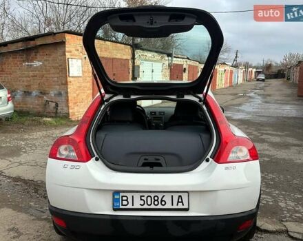 Белый Вольво Ц30, объемом двигателя 1.98 л и пробегом 196 тыс. км за 7600 $, фото 24 на Automoto.ua