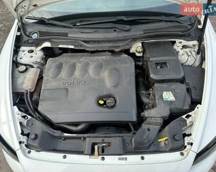 Белый Вольво Ц30, объемом двигателя 1.98 л и пробегом 196 тыс. км за 7600 $, фото 66 на Automoto.ua