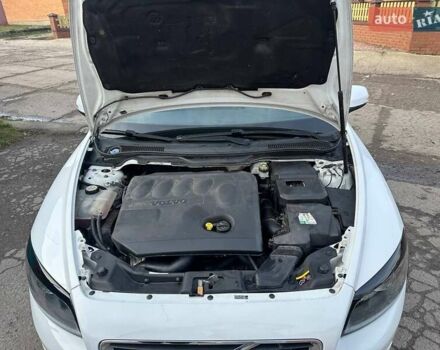 Белый Вольво Ц30, объемом двигателя 1.98 л и пробегом 196 тыс. км за 7600 $, фото 67 на Automoto.ua