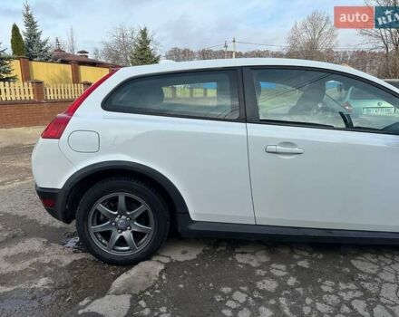 Белый Вольво Ц30, объемом двигателя 1.98 л и пробегом 196 тыс. км за 7600 $, фото 7 на Automoto.ua