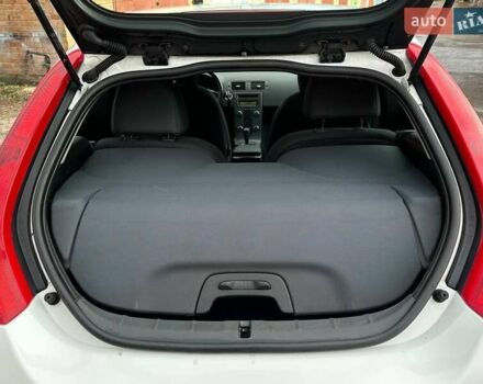 Белый Вольво Ц30, объемом двигателя 1.98 л и пробегом 196 тыс. км за 7600 $, фото 25 на Automoto.ua