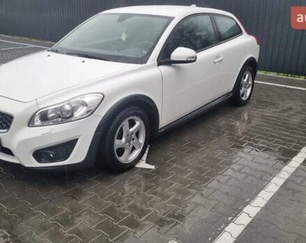 Білий Вольво C30, об'ємом двигуна 2 л та пробігом 105 тис. км за 10000 $, фото 1 на Automoto.ua