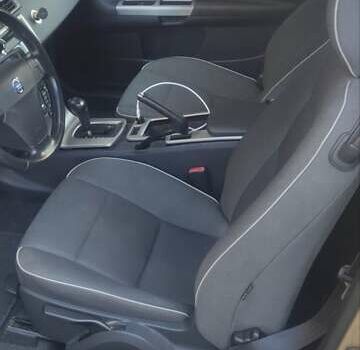 Бежевый Вольво Ц30, объемом двигателя 2.4 л и пробегом 277 тыс. км за 7100 $, фото 6 на Automoto.ua