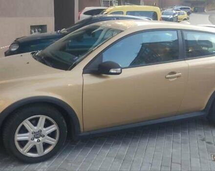 Бежевый Вольво Ц30, объемом двигателя 2.4 л и пробегом 277 тыс. км за 7100 $, фото 4 на Automoto.ua