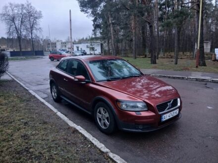 Красный Вольво Ц30, объемом двигателя 1.8 л и пробегом 142 тыс. км за 4800 $, фото 1 на Automoto.ua