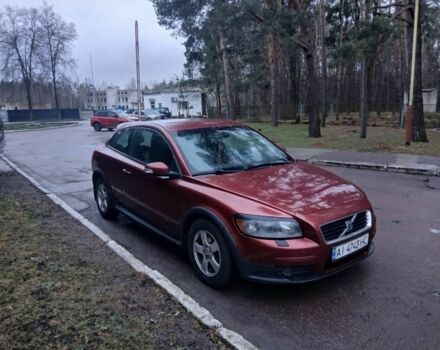 Красный Вольво Ц30, объемом двигателя 1.8 л и пробегом 142 тыс. км за 4800 $, фото 1 на Automoto.ua
