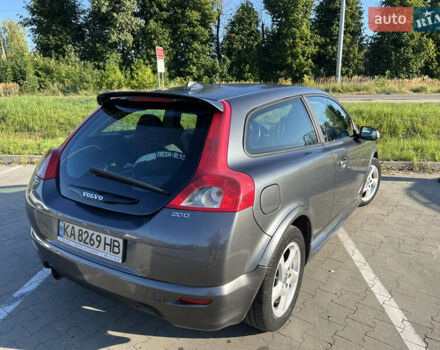 Серый Вольво Ц30, объемом двигателя 2 л и пробегом 245 тыс. км за 7500 $, фото 2 на Automoto.ua