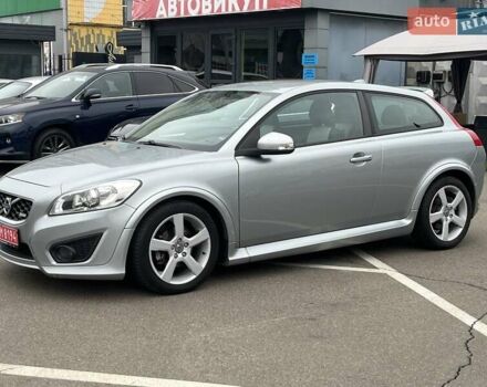 Серый Вольво Ц30, объемом двигателя 1.6 л и пробегом 249 тыс. км за 10000 $, фото 3 на Automoto.ua