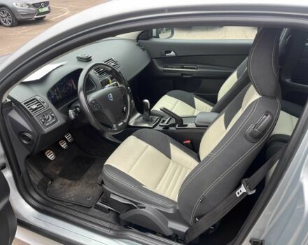 Серый Вольво Ц30, объемом двигателя 1.6 л и пробегом 249 тыс. км за 10000 $, фото 12 на Automoto.ua