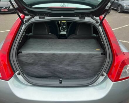 Серый Вольво Ц30, объемом двигателя 1.6 л и пробегом 249 тыс. км за 10000 $, фото 23 на Automoto.ua