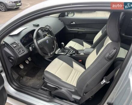 Серый Вольво Ц30, объемом двигателя 1.6 л и пробегом 249 тыс. км за 10000 $, фото 12 на Automoto.ua