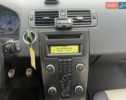 Серый Вольво Ц30, объемом двигателя 1.6 л и пробегом 249 тыс. км за 10000 $, фото 19 на Automoto.ua