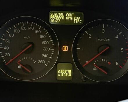 Серый Вольво Ц30, объемом двигателя 2 л и пробегом 230 тыс. км за 6000 $, фото 5 на Automoto.ua