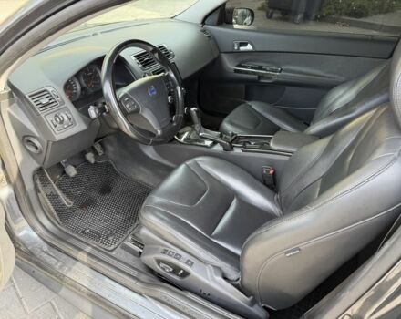 Серый Вольво Ц30, объемом двигателя 2 л и пробегом 230 тыс. км за 6000 $, фото 4 на Automoto.ua