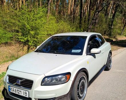 Серый Вольво Ц30, объемом двигателя 2 л и пробегом 269 тыс. км за 5500 $, фото 1 на Automoto.ua