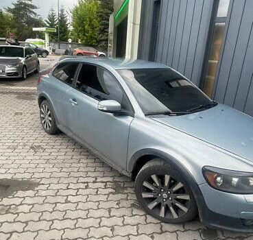Серый Вольво Ц30, объемом двигателя 2.4 л и пробегом 238 тыс. км за 5500 $, фото 1 на Automoto.ua