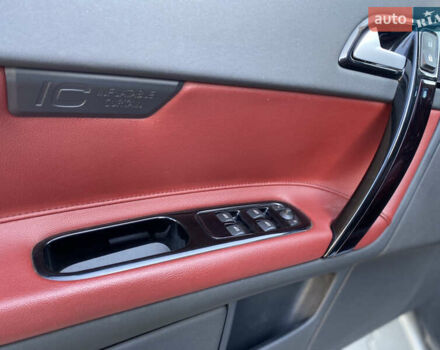 Белый Вольво Ц70, объемом двигателя 2.5 л и пробегом 265 тыс. км за 9600 $, фото 31 на Automoto.ua