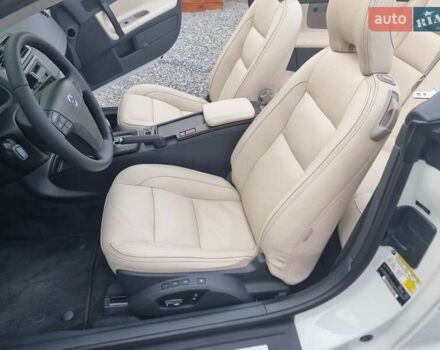 Белый Вольво Ц70, объемом двигателя 2.52 л и пробегом 165 тыс. км за 12500 $, фото 33 на Automoto.ua
