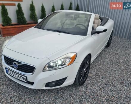Белый Вольво Ц70, объемом двигателя 2.52 л и пробегом 165 тыс. км за 12500 $, фото 49 на Automoto.ua
