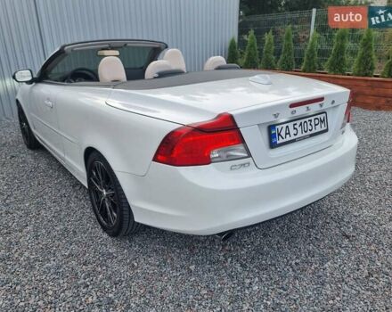 Белый Вольво Ц70, объемом двигателя 2.52 л и пробегом 165 тыс. км за 12500 $, фото 16 на Automoto.ua