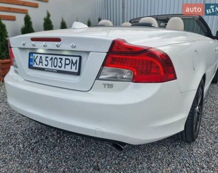 Белый Вольво Ц70, объемом двигателя 2.52 л и пробегом 165 тыс. км за 12500 $, фото 19 на Automoto.ua