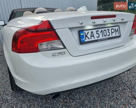 Белый Вольво Ц70, объемом двигателя 2.52 л и пробегом 165 тыс. км за 12500 $, фото 18 на Automoto.ua