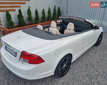 Белый Вольво Ц70, объемом двигателя 2.52 л и пробегом 165 тыс. км за 12500 $, фото 20 на Automoto.ua