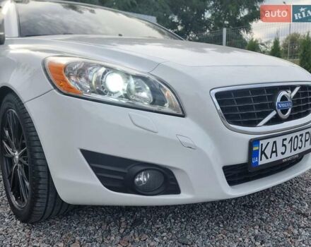 Белый Вольво Ц70, объемом двигателя 2.52 л и пробегом 165 тыс. км за 12500 $, фото 2 на Automoto.ua