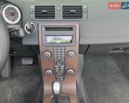 Белый Вольво Ц70, объемом двигателя 2.52 л и пробегом 165 тыс. км за 12500 $, фото 41 на Automoto.ua