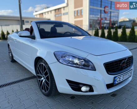 Белый Вольво Ц70, объемом двигателя 2.5 л и пробегом 265 тыс. км за 9600 $, фото 1 на Automoto.ua