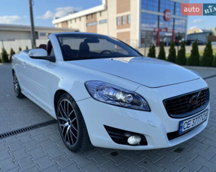 Белый Вольво Ц70, объемом двигателя 2.5 л и пробегом 265 тыс. км за 9600 $, фото 1 на Automoto.ua