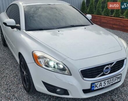 Белый Вольво Ц70, объемом двигателя 2.52 л и пробегом 165 тыс. км за 12500 $, фото 1 на Automoto.ua