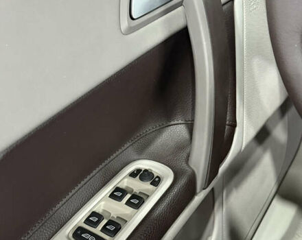 Черный Вольво Ц70, объемом двигателя 2.4 л и пробегом 247 тыс. км за 9200 $, фото 12 на Automoto.ua
