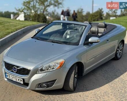 Серый Вольво Ц70, объемом двигателя 2.52 л и пробегом 80 тыс. км за 15100 $, фото 6 на Automoto.ua